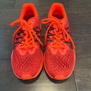 Nike Zoom Winflo 5 in Bold Orange